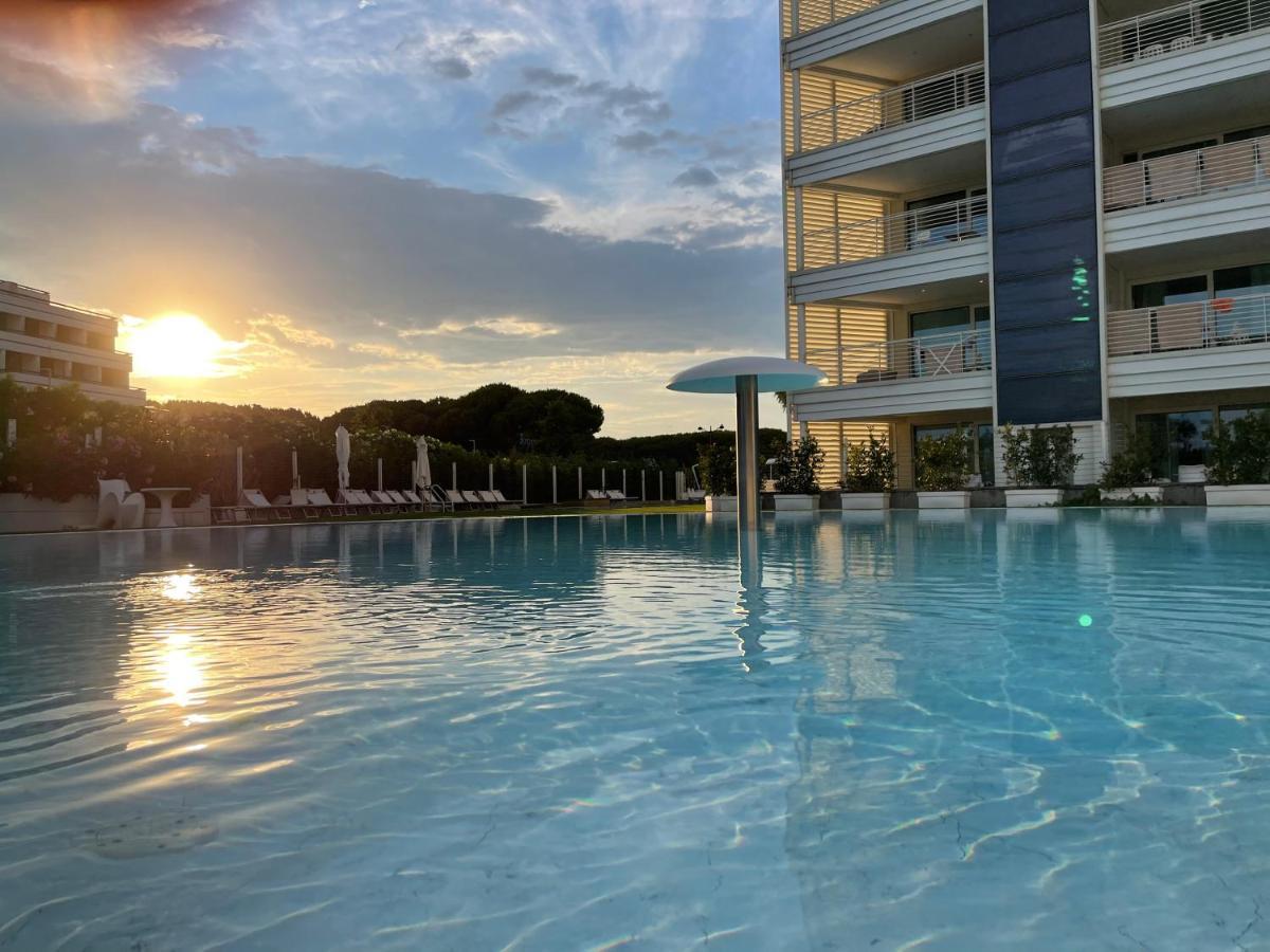 Marina Verde Resort Official Каорле Экстерьер фото