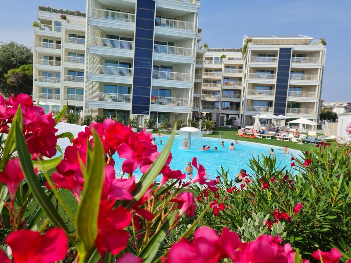 Marina Verde Resort Official Каорле Экстерьер фото
