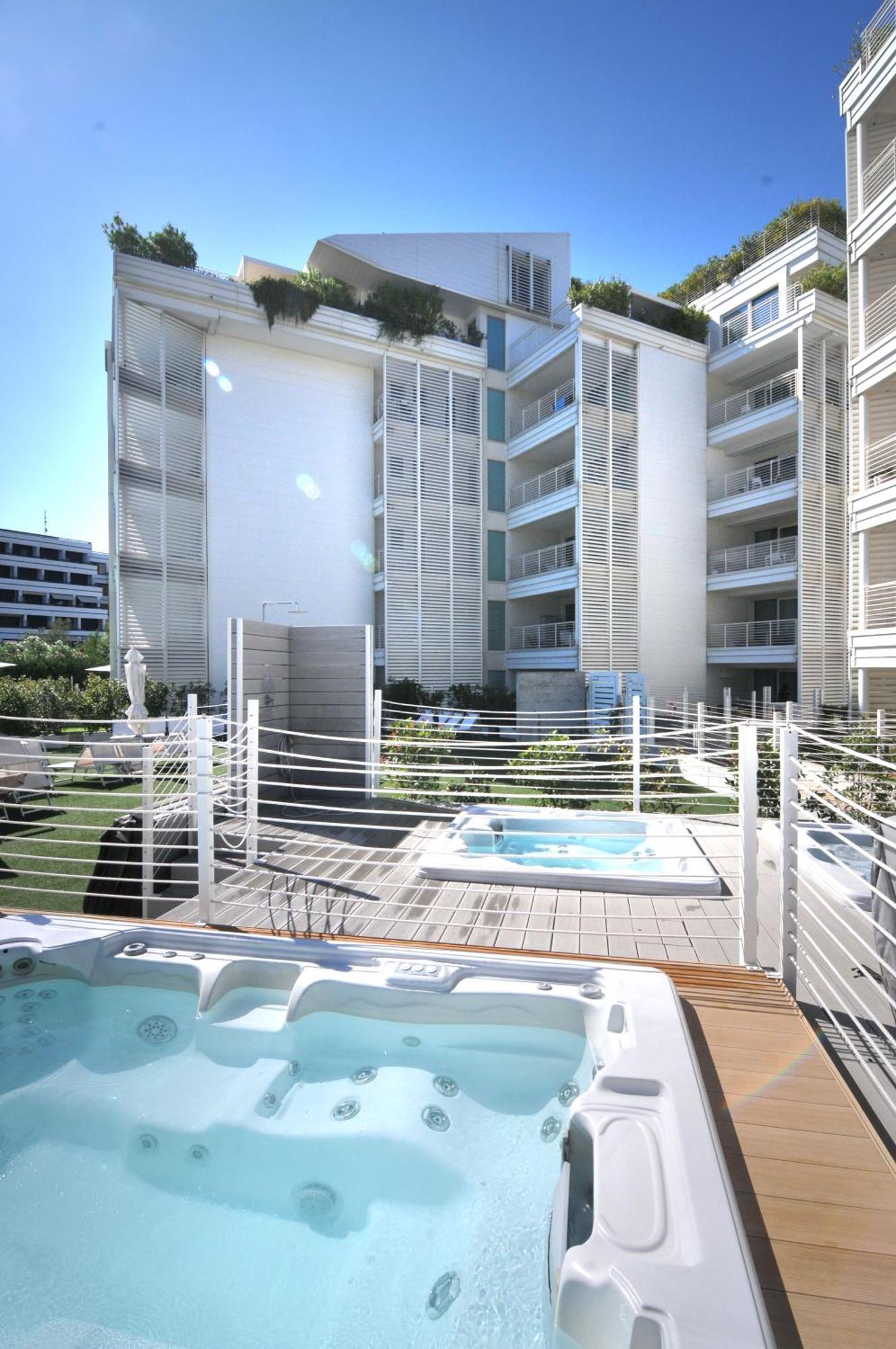 Marina Verde Resort Official Каорле Экстерьер фото