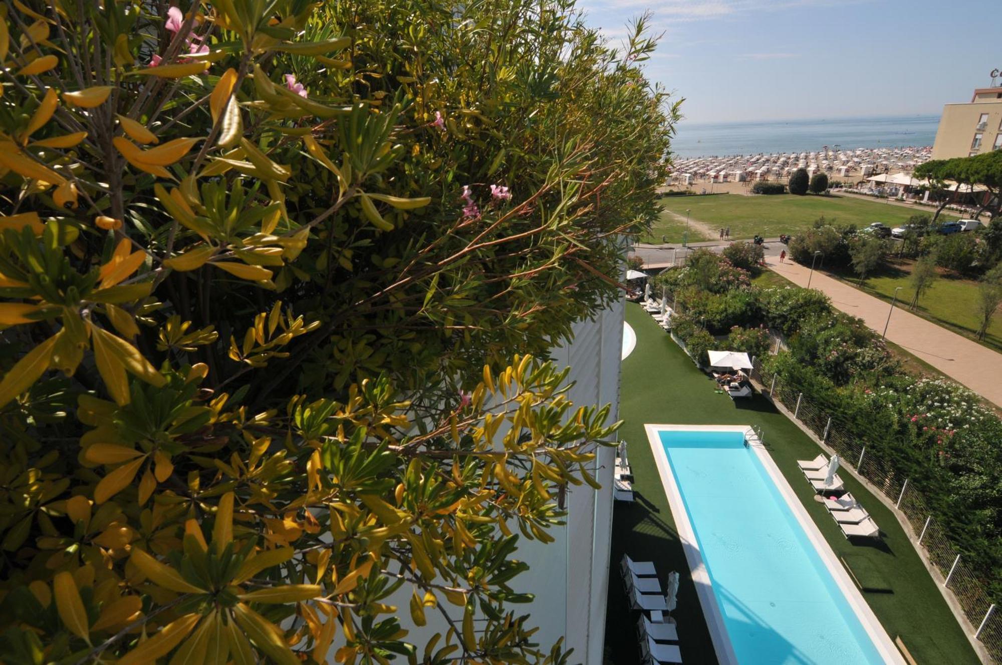 Marina Verde Resort Official Каорле Экстерьер фото