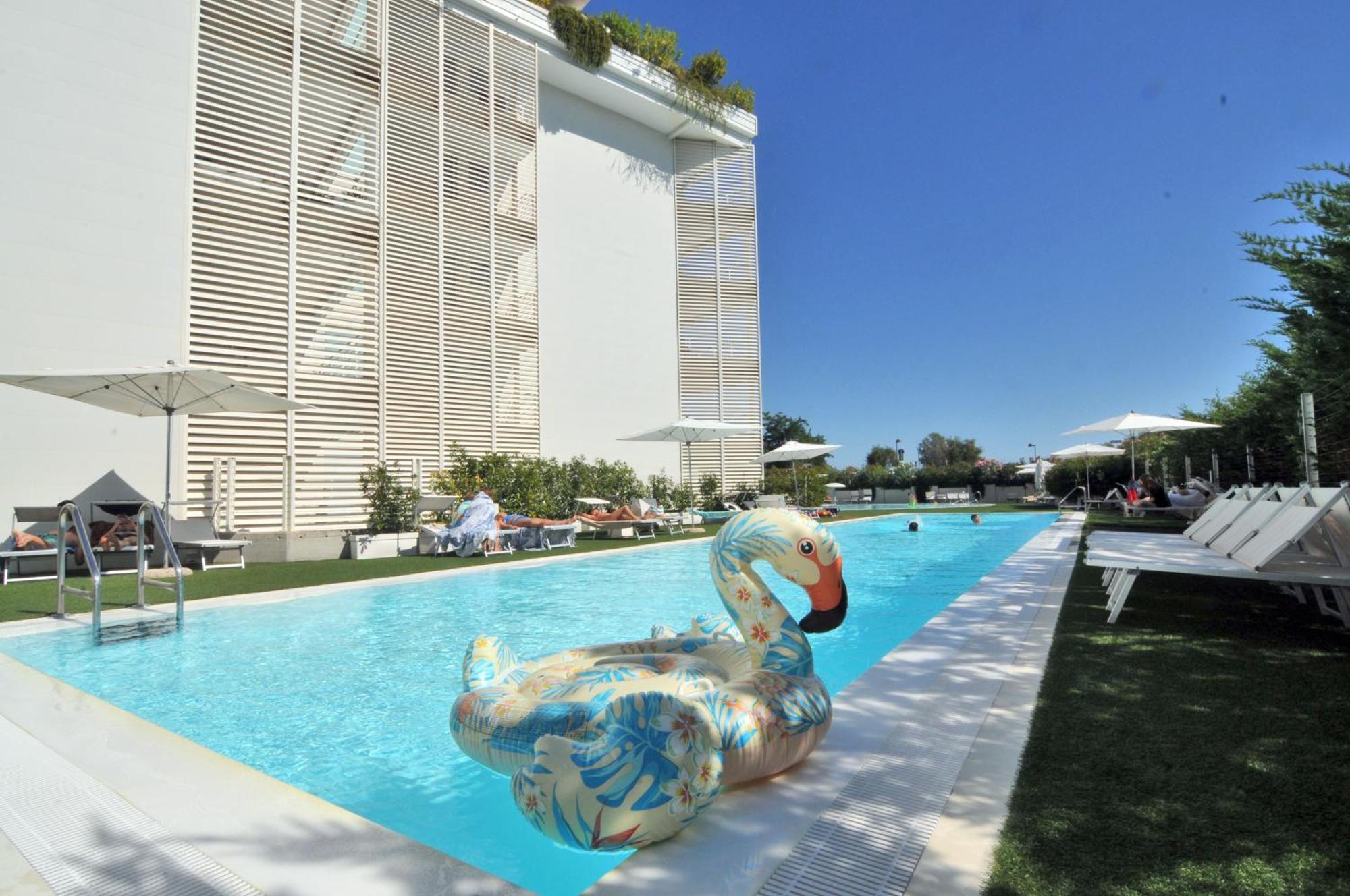 Marina Verde Resort Official Каорле Экстерьер фото